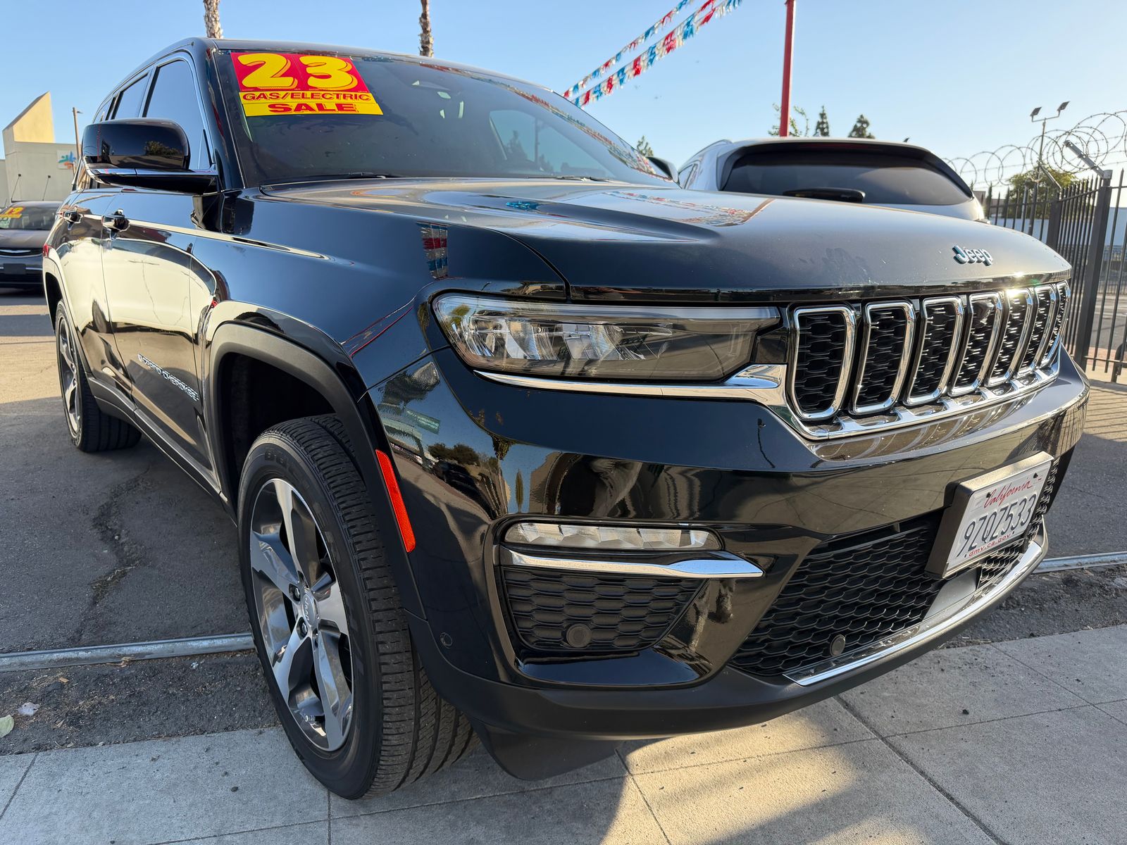 photo of 2023 Jeep Grand Cherokee 4xe 