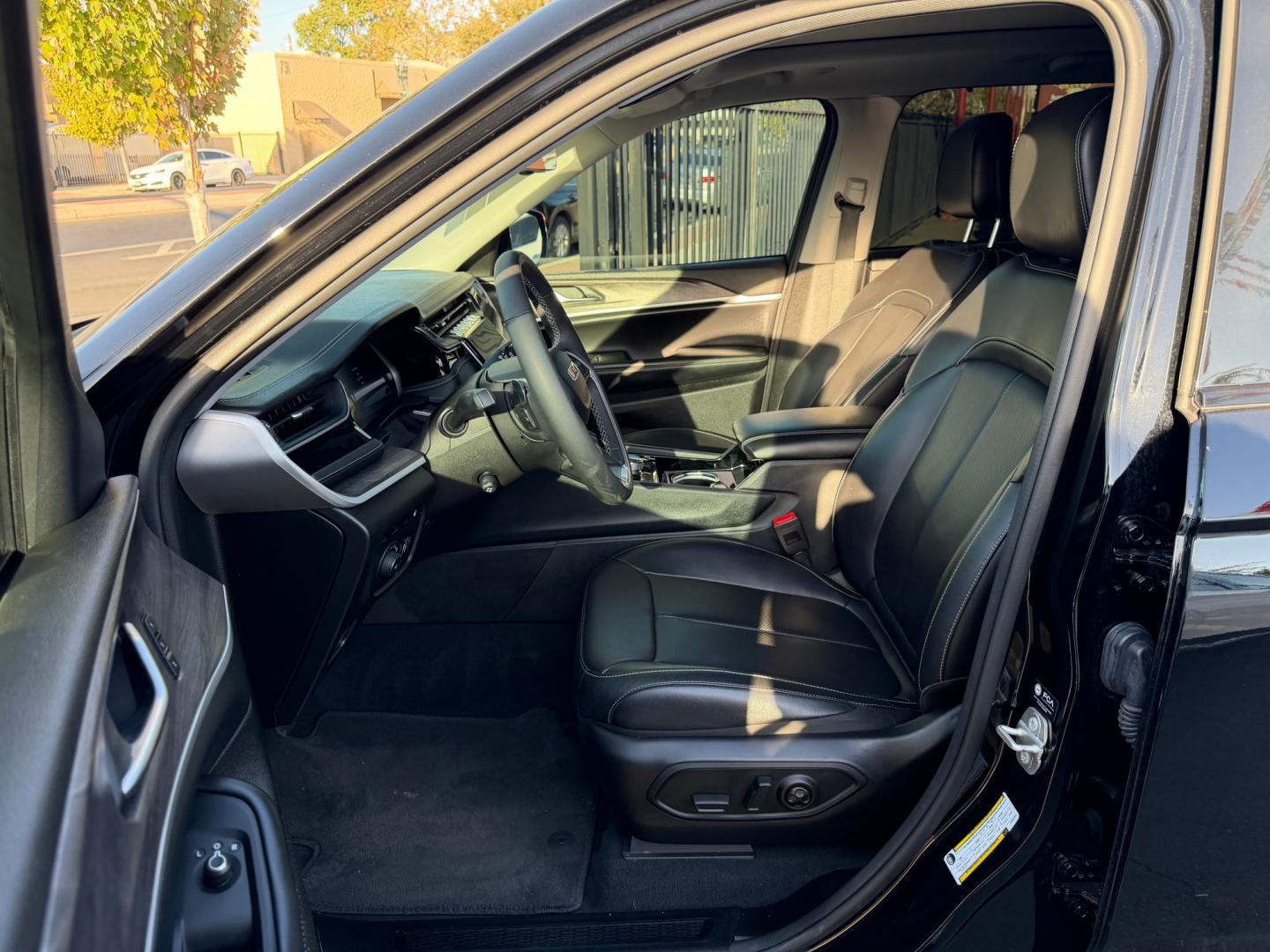 2023 BLACK Jeep Grand Cherokee 4xe Limited (1C4RJYB67PC) with an 2.0L L4 DOHC 16V HYBRID engine, 8A transmission, located at 744 E Miner Ave, Stockton, CA, 95202, (209) 944-5770, 37.956863, -121.282082- Photo#9